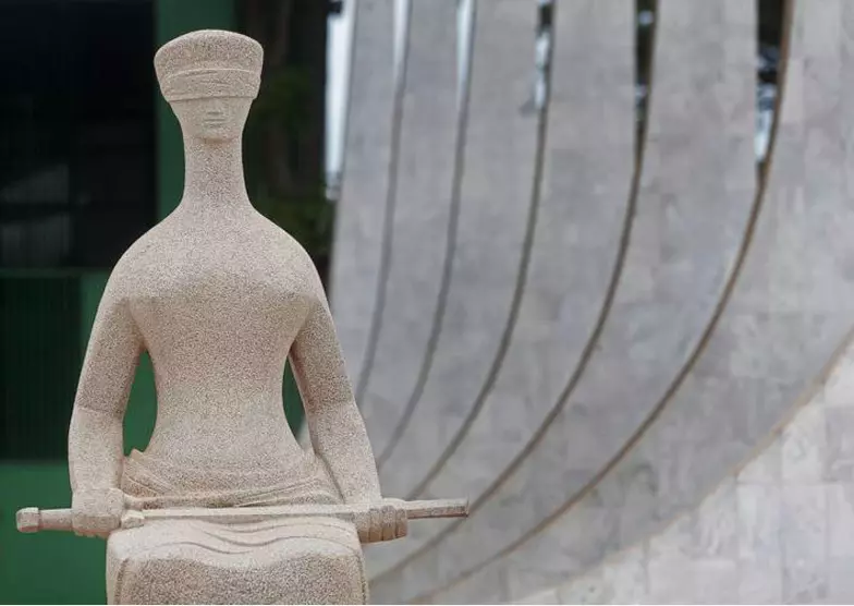 STF impõe derrota a sindicatos e evita briga com Senado ao manter aposentadoria de juízes em 75 anos